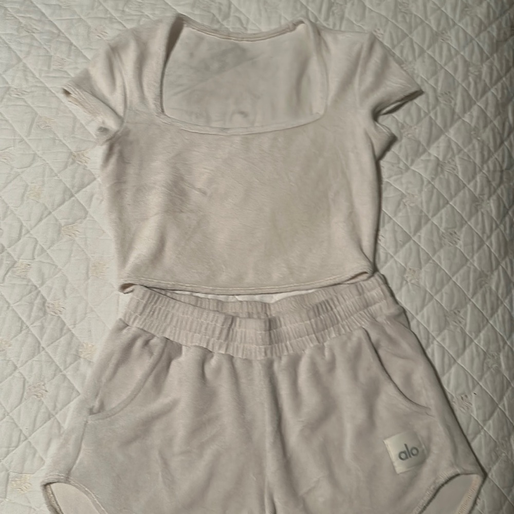 Alo velour shorts and crop top set small